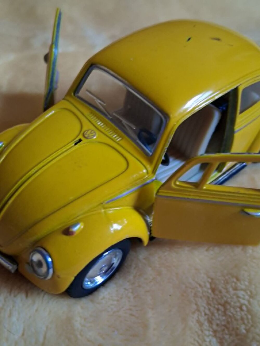 KINSMART 1967 VOLKSWAGON BUG--VW BUG DIE CAST